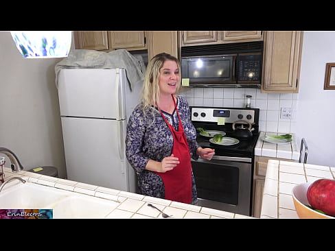❤️ Matrigna che lo munge in cucina prima del suo appuntamento ❤️❌ Sessoal it.serviporno.ru ❤️