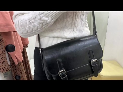 ❤️ Masturbazione pubblica della giovane cagna FeralBerry con un dildo nel camerino ❤️❌  Sessoal it.serviporno.ru ❤️